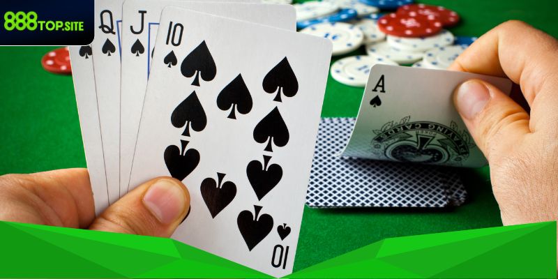 Minh họa poker bài nào to nhất từ Royal Flush đến Full House